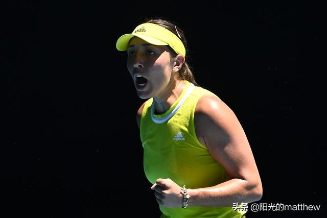 露出他对克 露出他对克