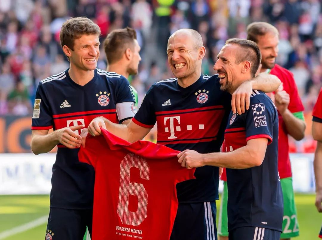 承担三重职 承担三重职