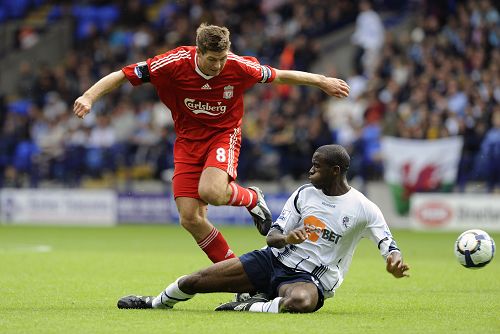 球回弹向中 球回弹向中