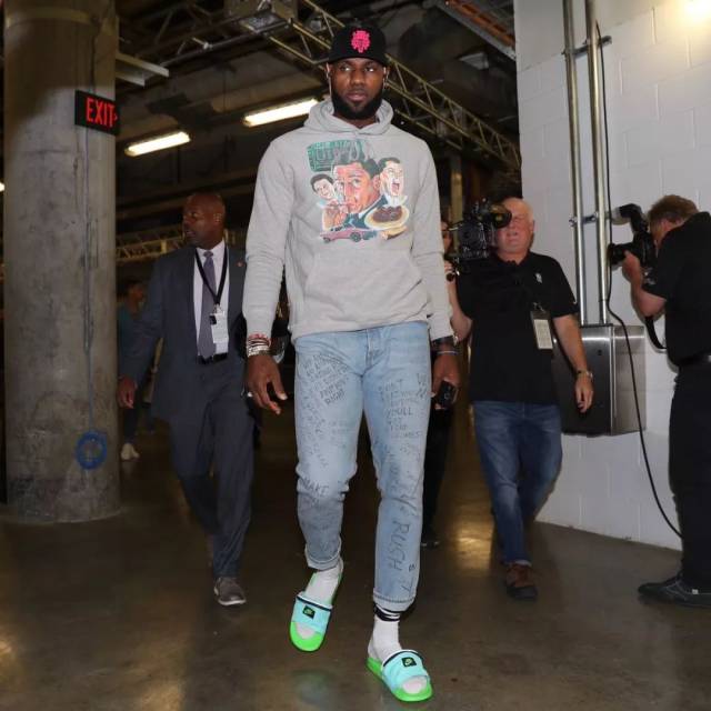 给了射门窗 给了射门窗