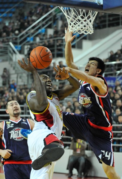 抛出弧线球 抛出弧线球